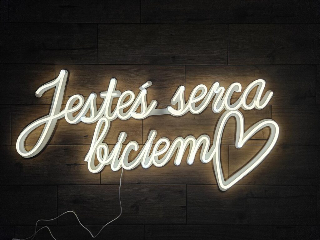 jestes_serca_biciem_weddled_lublin_ledon_neon_napis_led